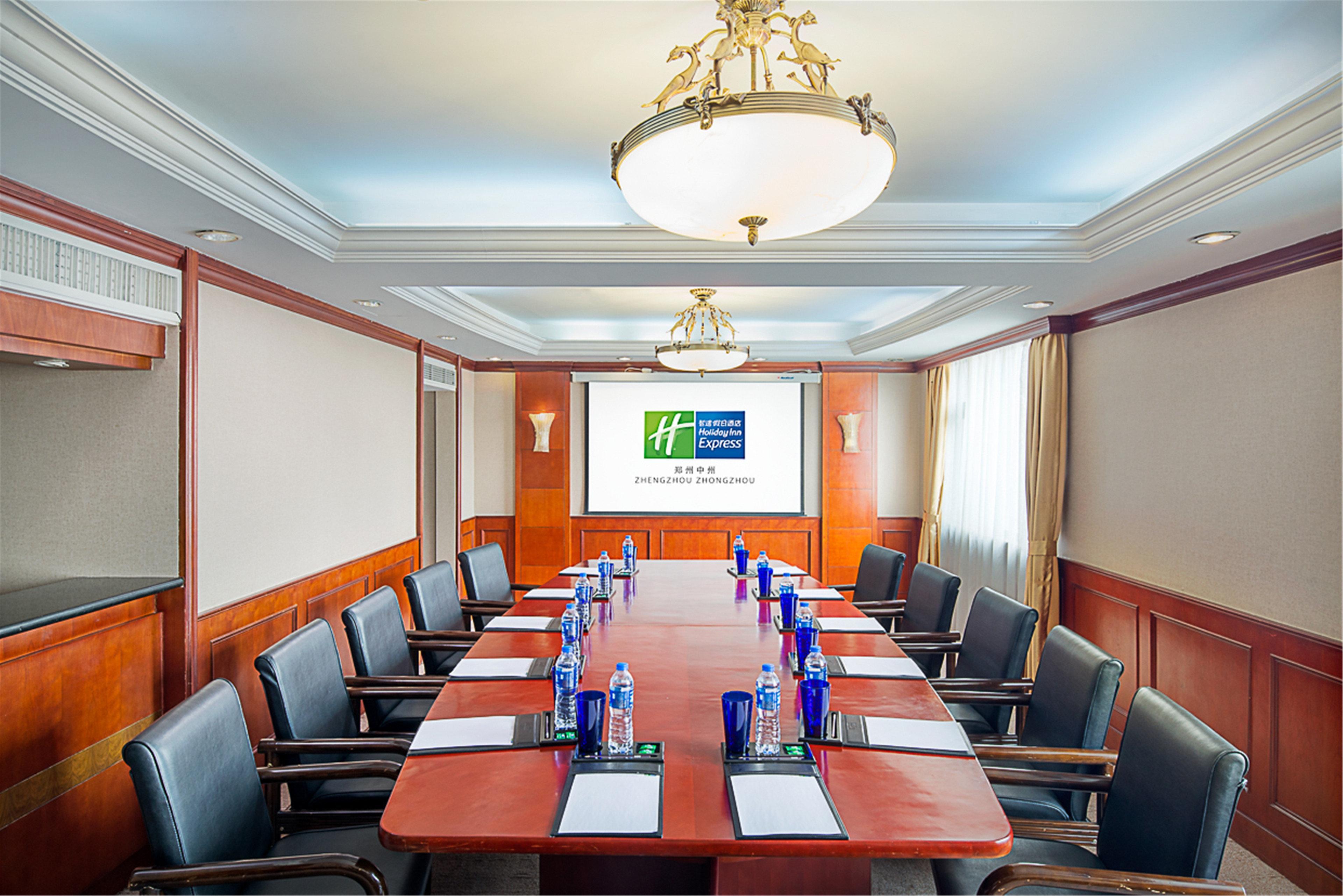 Holiday Inn Express Zhengzhou Zhongzhou By Ihg Екстер'єр фото