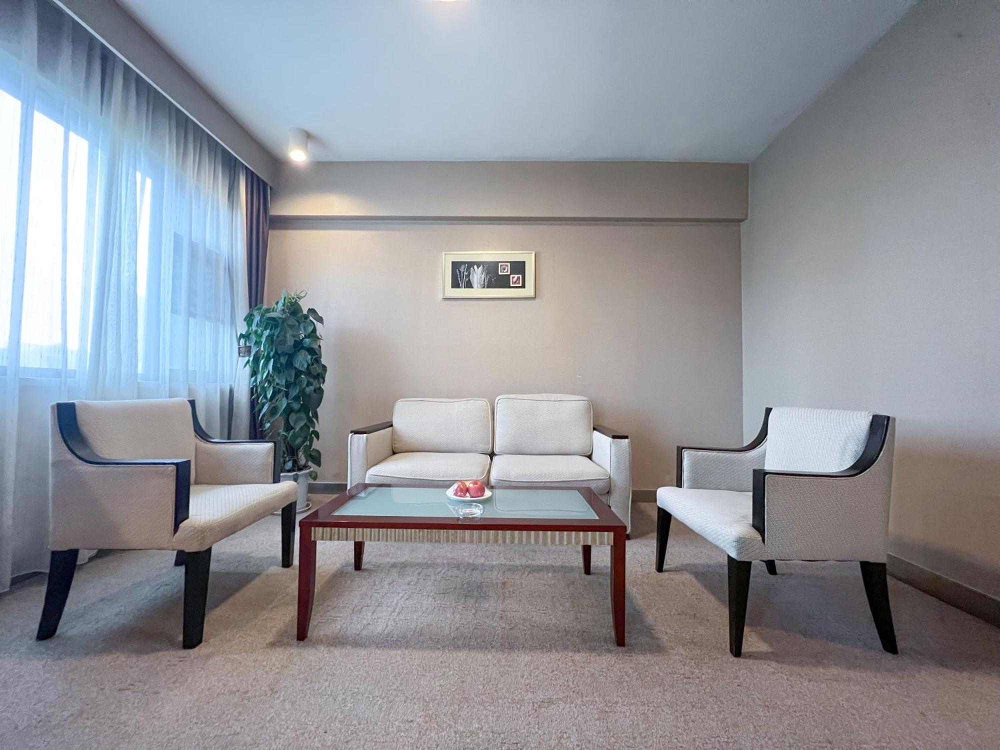 Holiday Inn Express Zhengzhou Zhongzhou By Ihg Екстер'єр фото