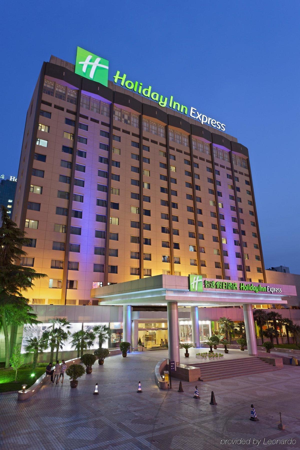 Holiday Inn Express Zhengzhou Zhongzhou By Ihg Екстер'єр фото