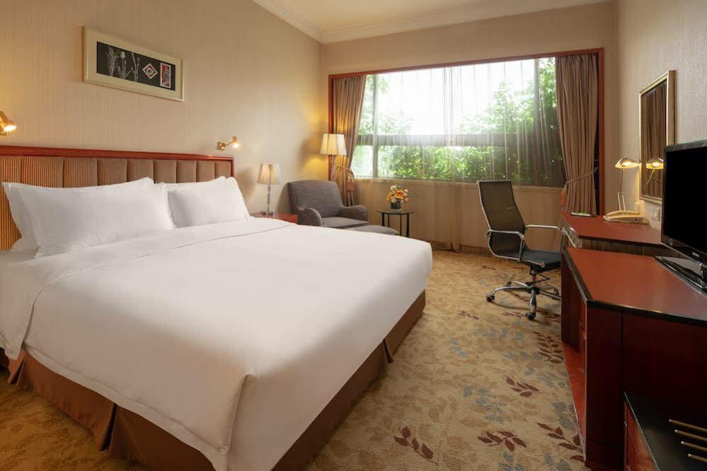 Holiday Inn Express Zhengzhou Zhongzhou, An Ihg Hotel Екстер'єр фото